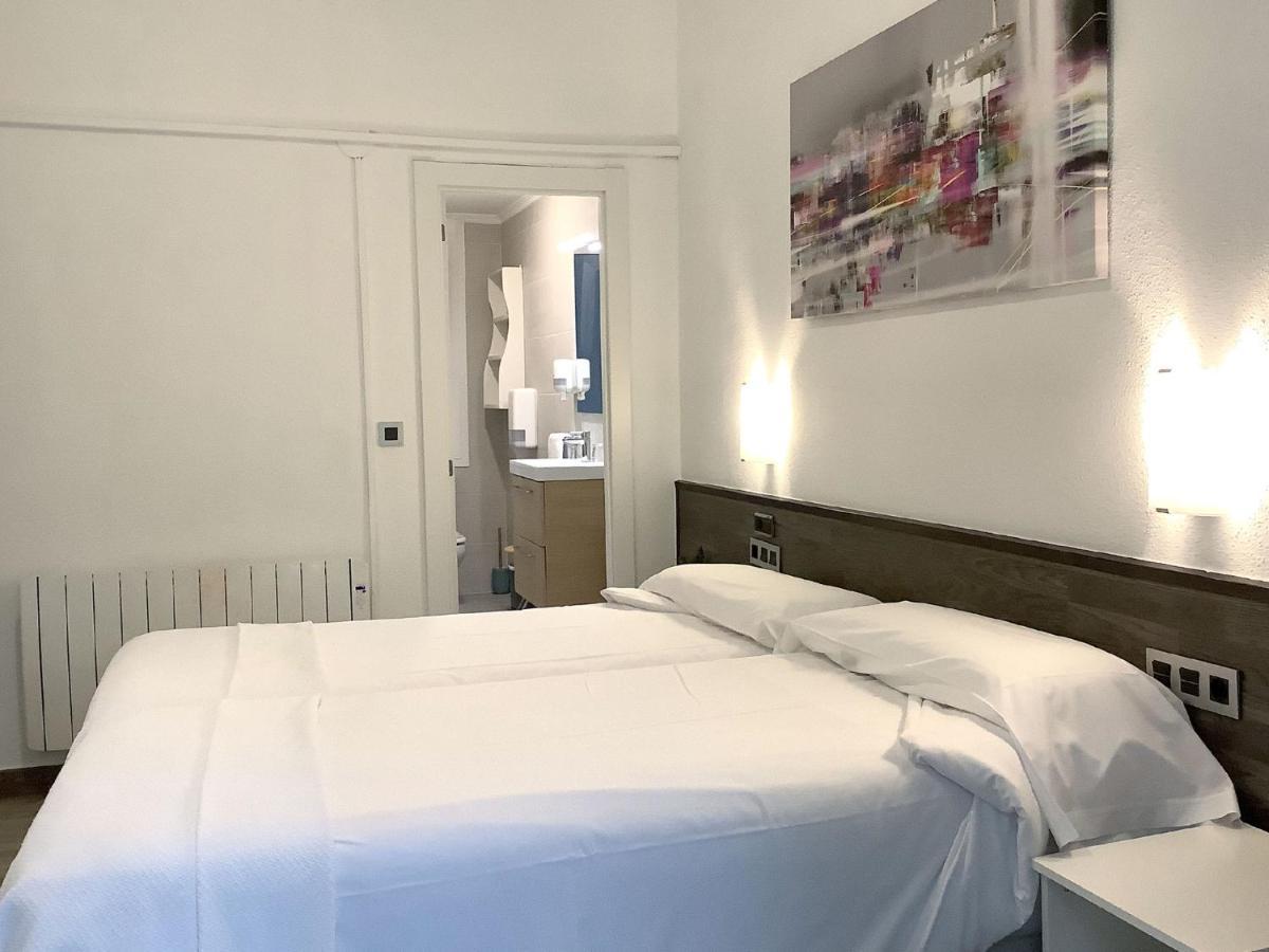 Pension Donostiarra San Sebastián Esterno foto
