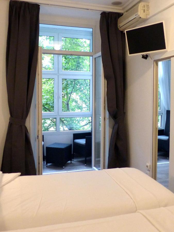 Pension Donostiarra San Sebastián Esterno foto