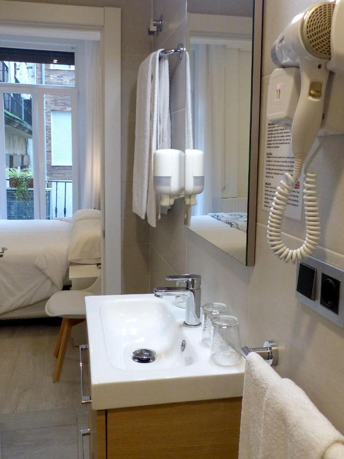 Pension Donostiarra San Sebastián Esterno foto