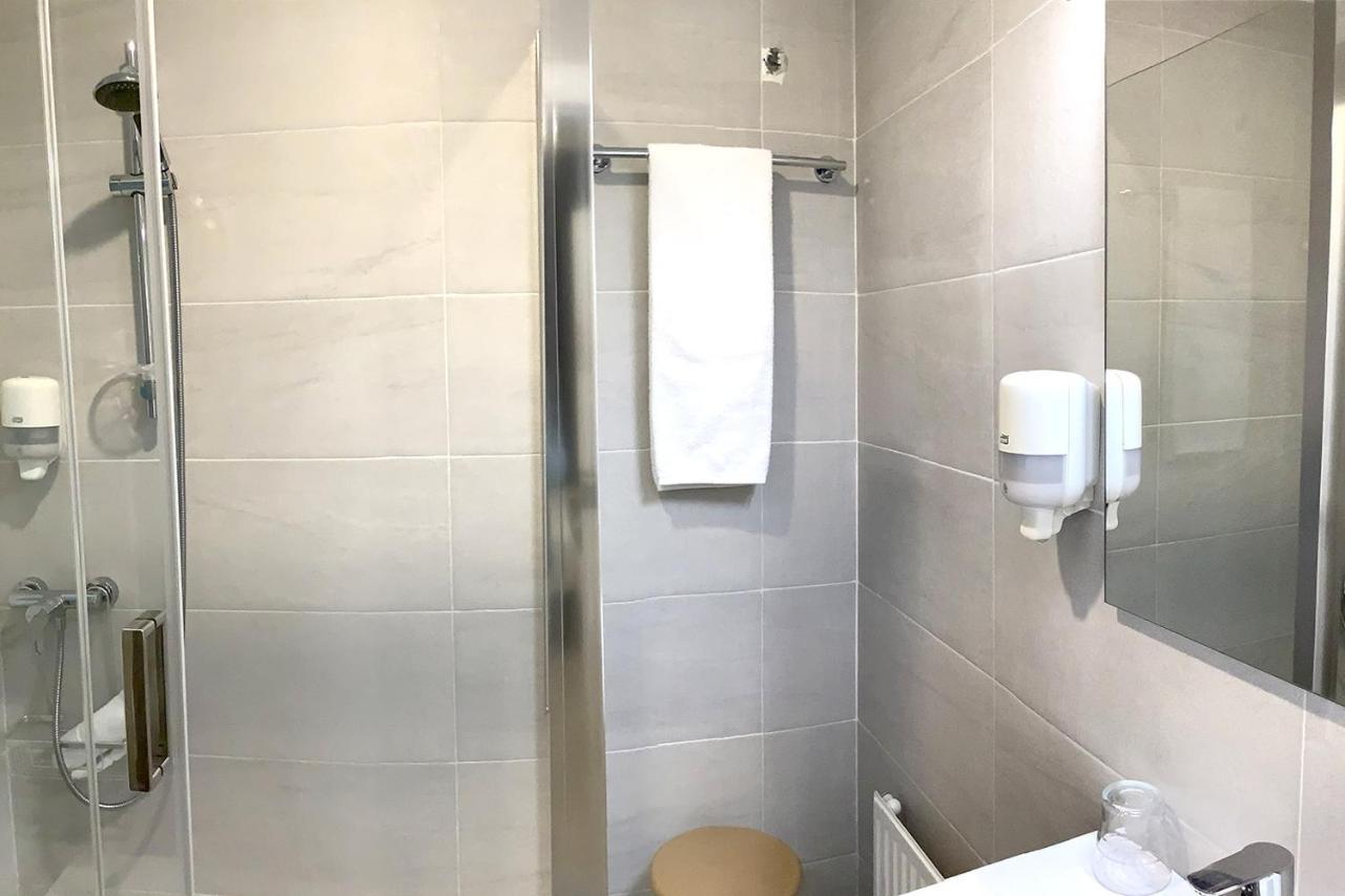 Pension Donostiarra San Sebastián Esterno foto