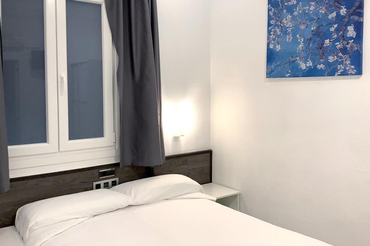 Pension Donostiarra San Sebastián Esterno foto