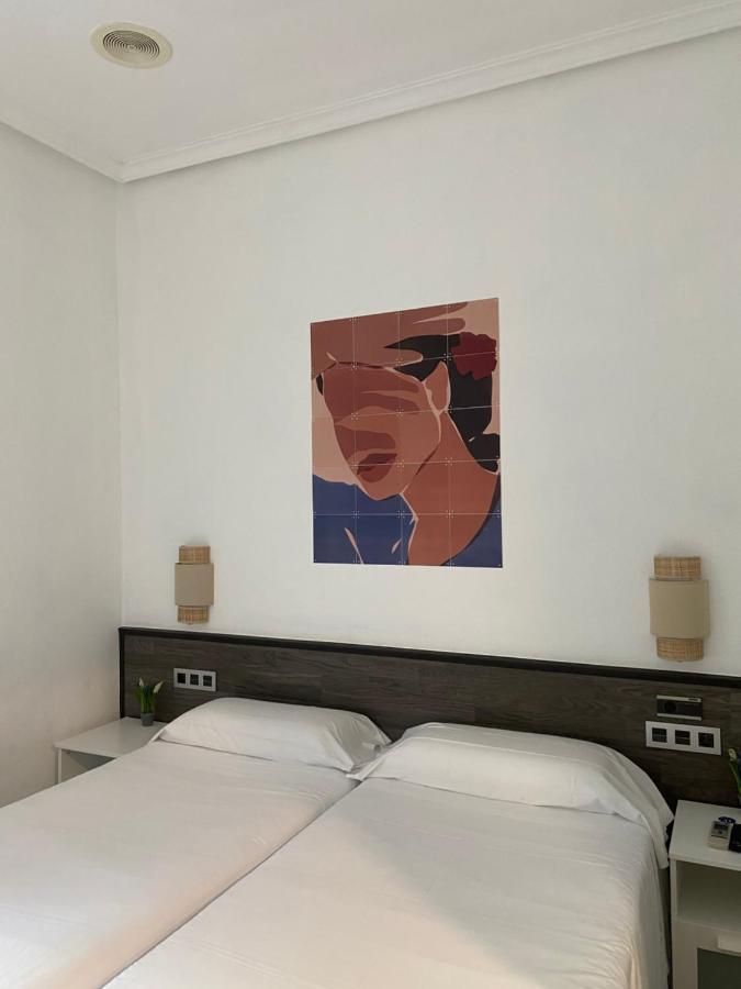 Pension Donostiarra San Sebastián Esterno foto