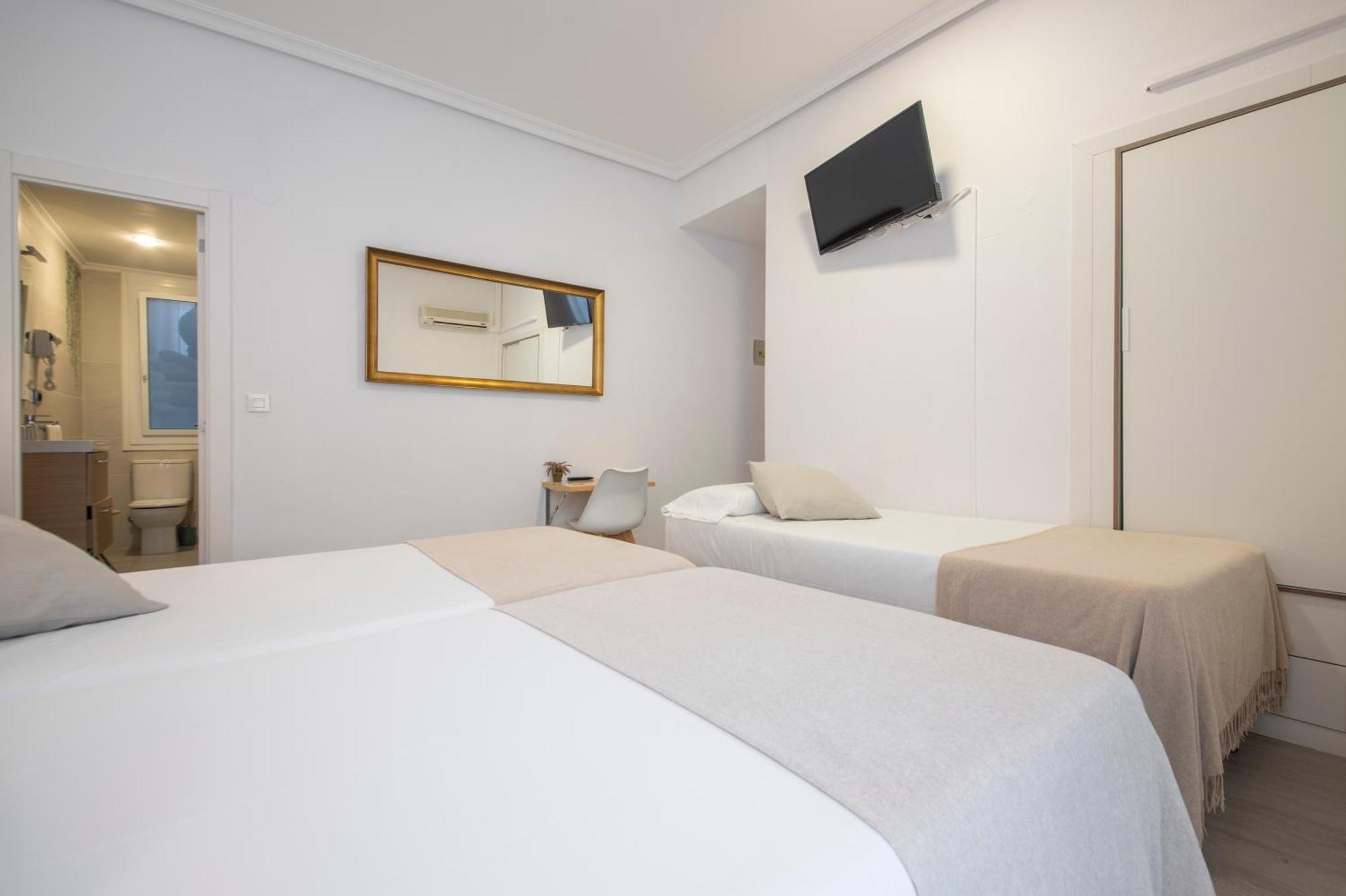 Pension Donostiarra San Sebastián Esterno foto