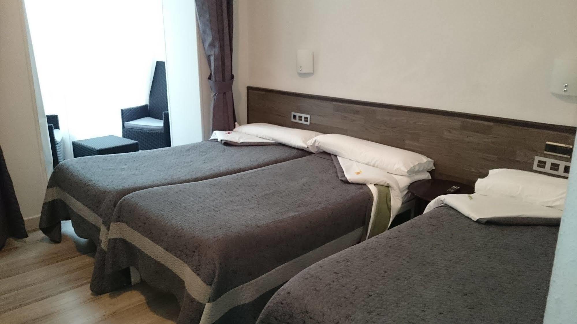 Pension Donostiarra San Sebastián Esterno foto