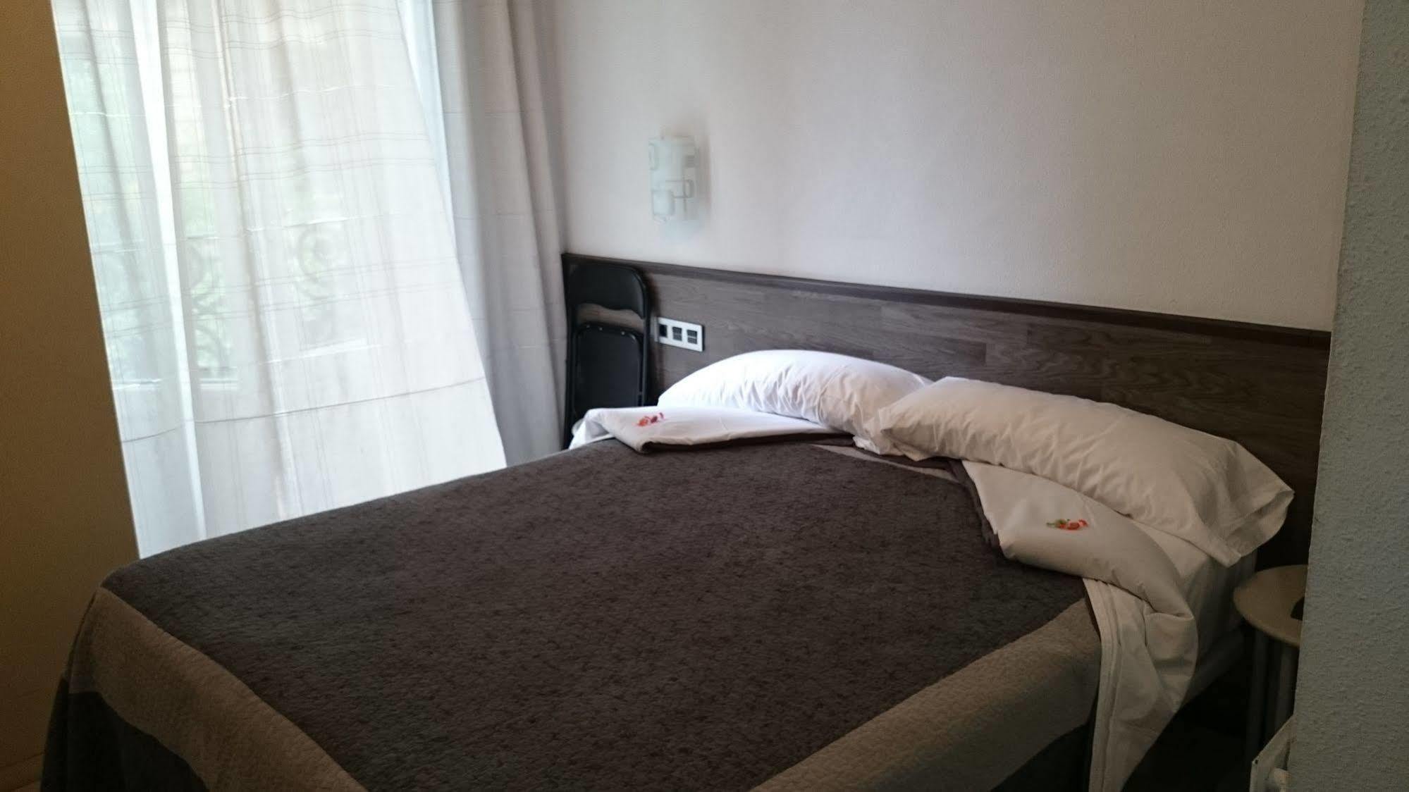 Pension Donostiarra San Sebastián Esterno foto