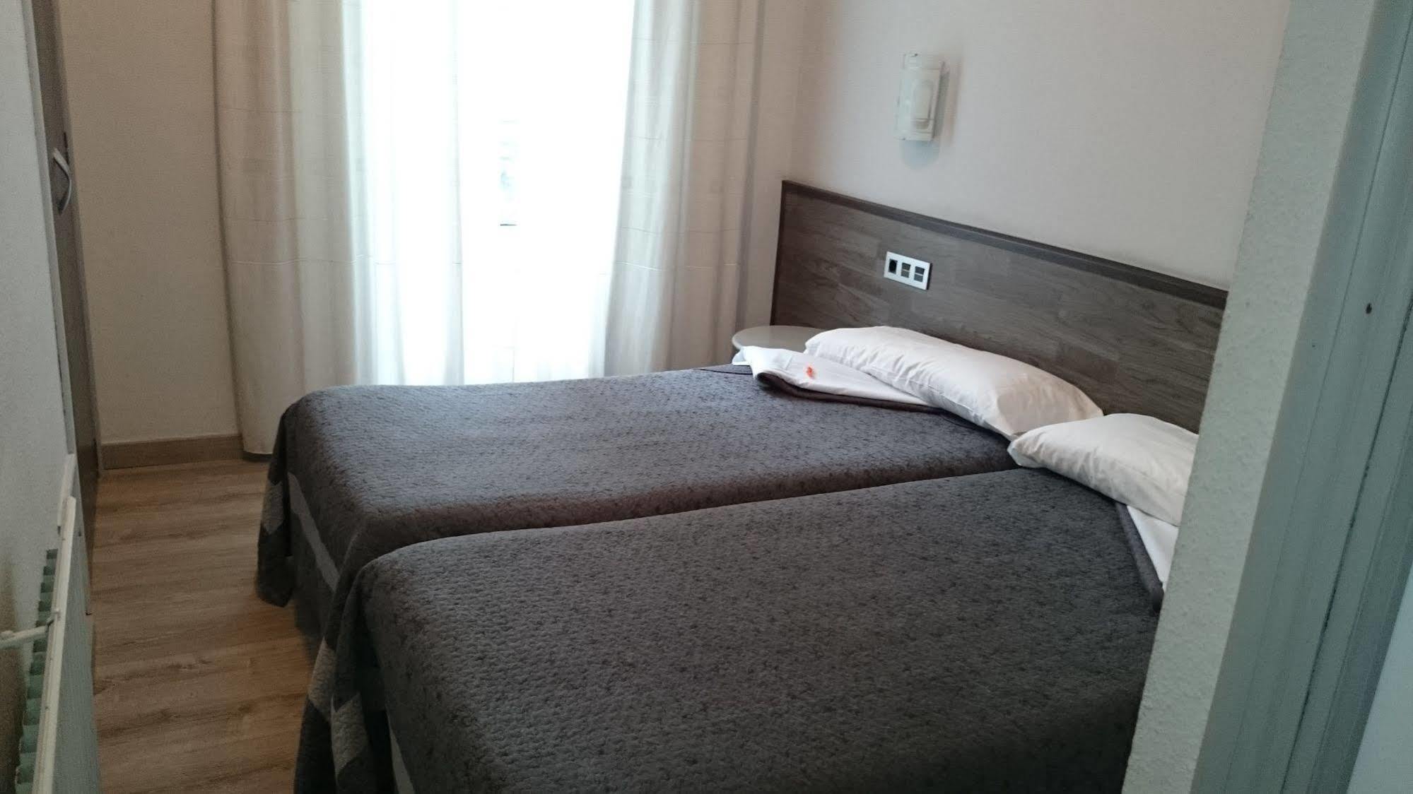 Pension Donostiarra San Sebastián Esterno foto
